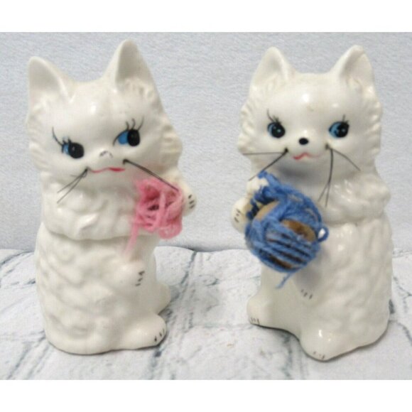 Enesco Vintage Cat Kitten Salt and Pepper Shakers Ball of Yarn Japan MCM - Picture 1 of 4